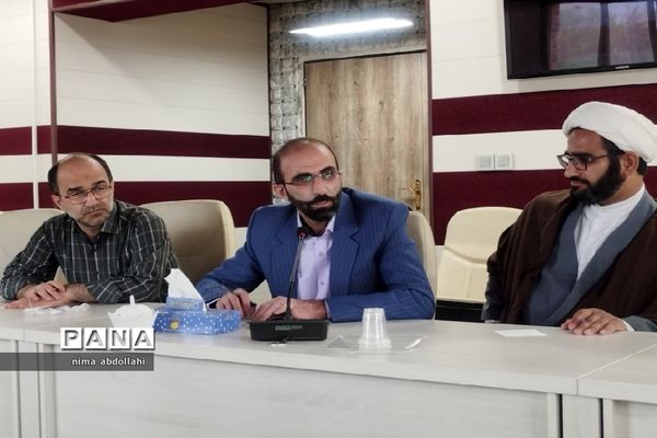 تقدیر و تشکر از داوران و مربیان قرآنی