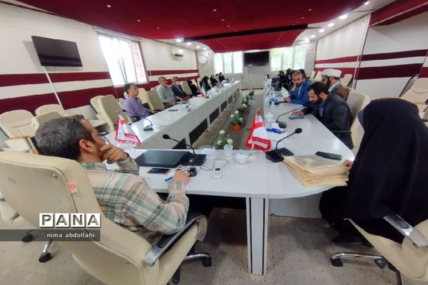 تقدیر و تشکر از داوران و مربیان قرآنی