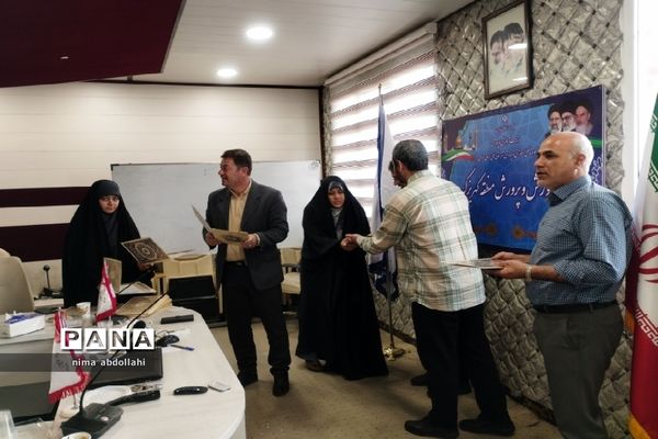 تقدیر و تشکر از داوران و مربیان قرآنی