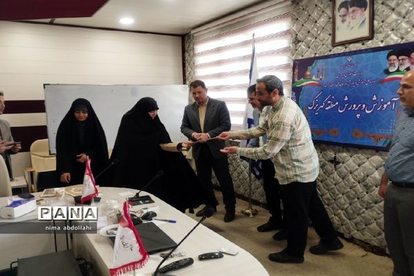 تقدیر و تشکر از داوران و مربیان قرآنی