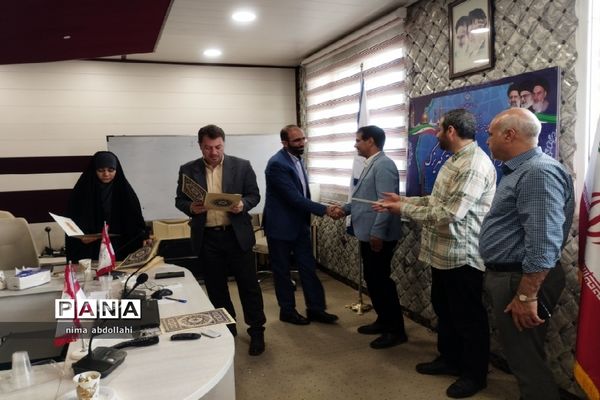 تقدیر و تشکر از داوران و مربیان قرآنی