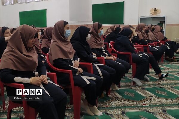 گرامیداشت هفته مشاغل در دبیرستان مهدیه ناحیه یک شهرری