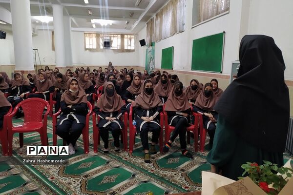 گرامیداشت هفته مشاغل در دبیرستان مهدیه ناحیه یک شهرری