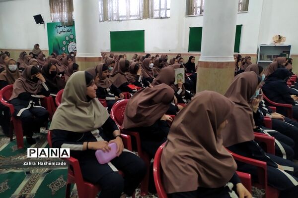 گرامیداشت هفته مشاغل در دبیرستان مهدیه ناحیه یک شهرری