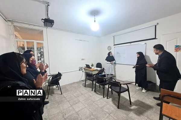 تقدیر و تبریک  کارشناس مسئول آموزش متوسطه به دبیران  مدرسه نوین آفرین رودهن در هفته معلم