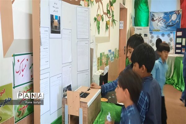 نمایشگاه دست‌سازه‌های طرح جابر دانش‌آموزان مدرسه شاهد غدیر بافق