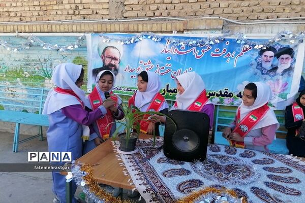 جشن سپاس معلم در دبستان شهیدان صافی ابرکوه