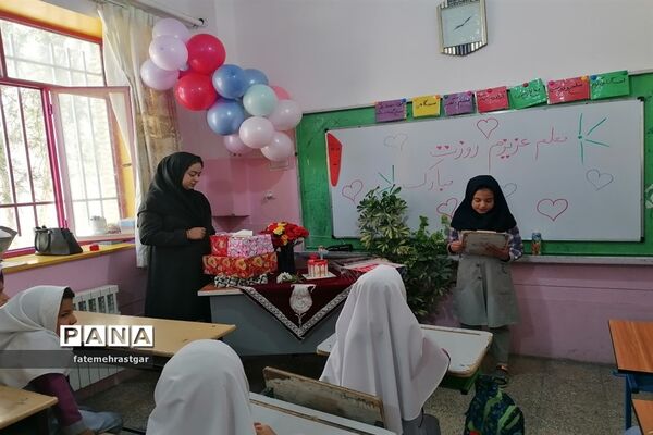 جشن سپاس معلم در دبستان شهیدان صافی ابرکوه