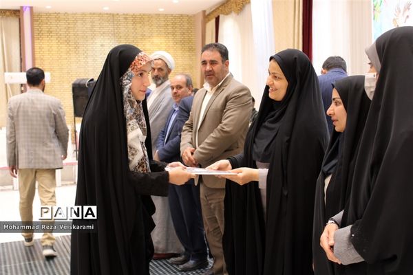 اختتامیه مسابقات قرآن عترت و نماز دانش‌آموزان دختر