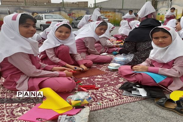 یک روز بدون کیف در مدرسه شهید عباس‌حسینی