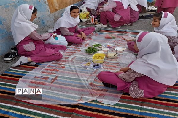 یک روز بدون کیف در مدرسه شهید عباس‌حسینی