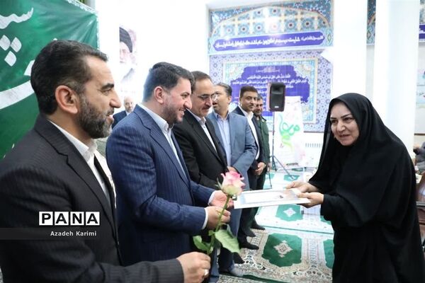 آیین نمادین سپاس معلم با حضور استاندار یزد در دبستان شاهد نیک اندیشان