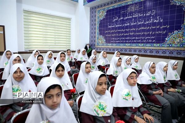 آیین نمادین سپاس معلم با حضور استاندار یزد در دبستان شاهد نیک اندیشان