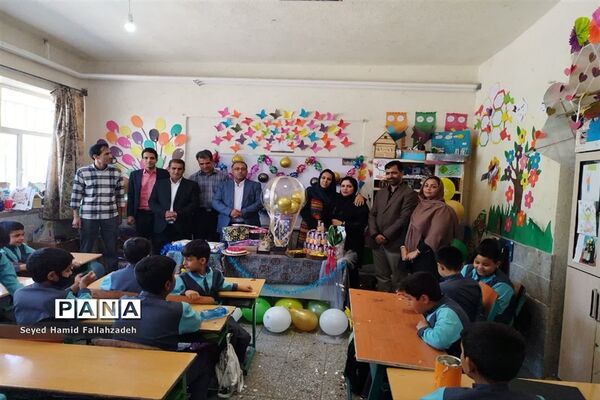 نواختن زنگ سپاس معلم در دبستان پسرانه حضرت قاسم ناحیه یک یزد