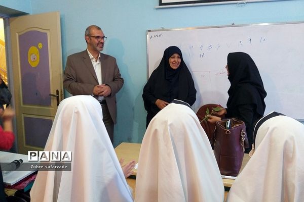 مراسم گرامیداشت هفته معلم در دبستان اندیشه رودهن