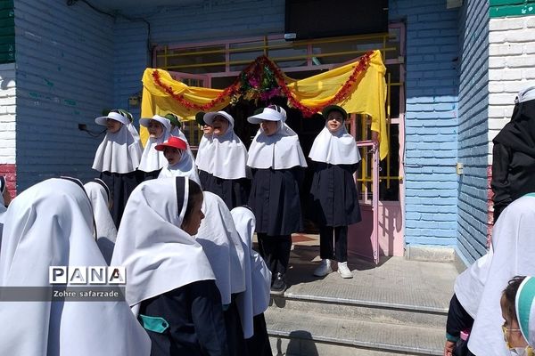 مراسم گرامیداشت هفته معلم در دبستان اندیشه رودهن