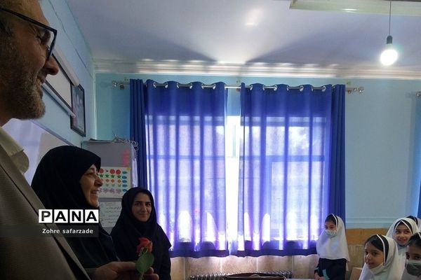 مراسم گرامیداشت هفته معلم در دبستان اندیشه رودهن