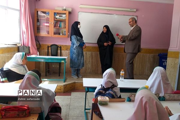 مراسم گرامیداشت هفته معلم در دبستان اندیشه رودهن