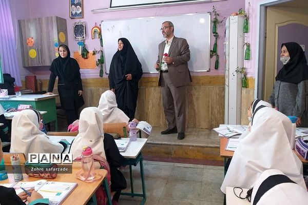 مراسم گرامیداشت هفته معلم در دبستان اندیشه رودهن