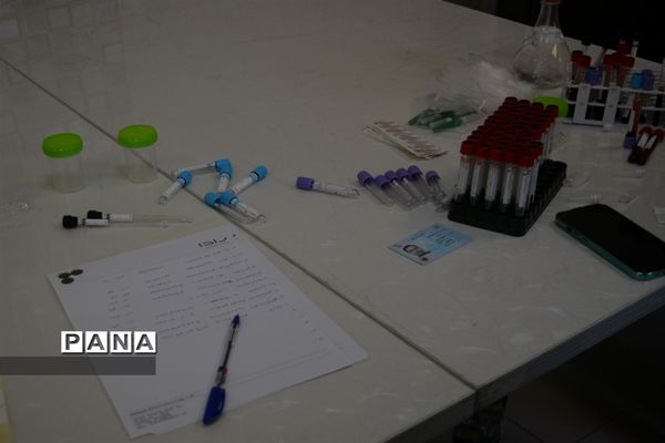 انجام آزمایش خون همکاران اداری آموزش و پرورش منطقه 2