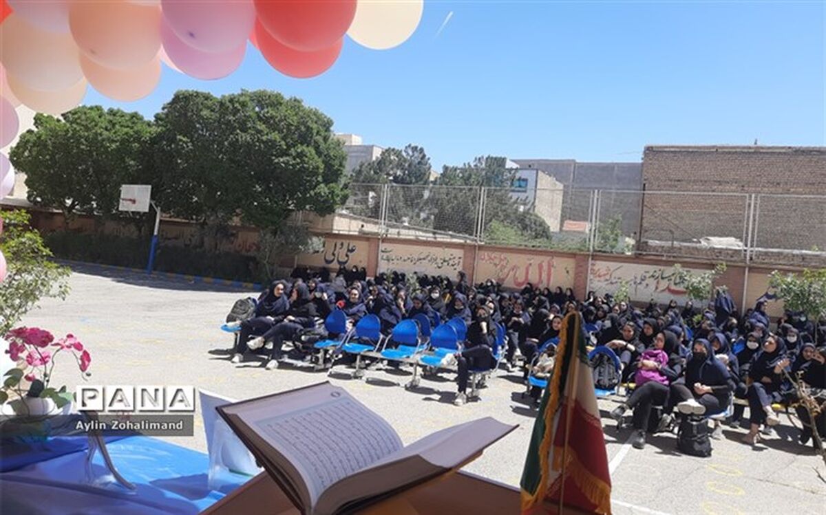 بزرگداشت روز معلم در دبیرستان شاهد کوثر شهرستان رباط کریم /فیلم