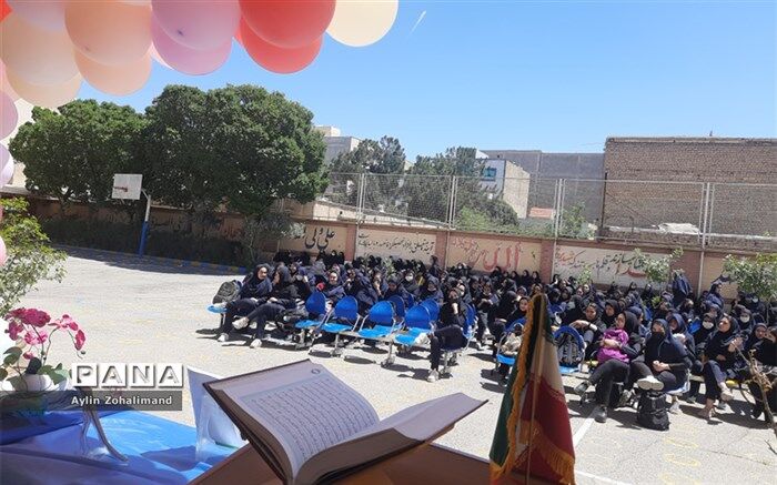 بزرگداشت روز معلم در دبیرستان شاهد کوثر شهرستان رباط کریم /فیلم