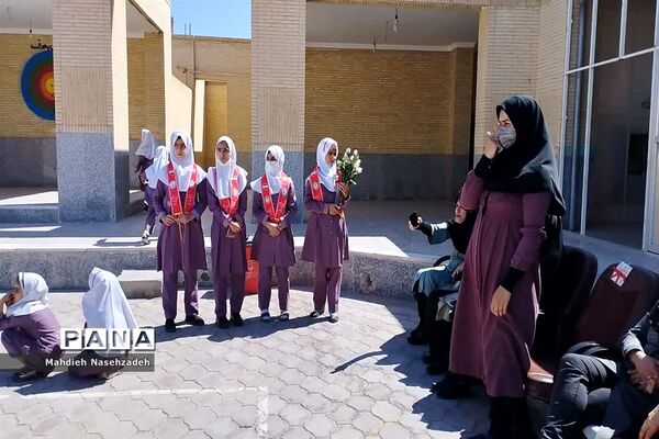 مراسم سپاس معلم در دبستان حاج یدالله پسران ناحیه یک یزد