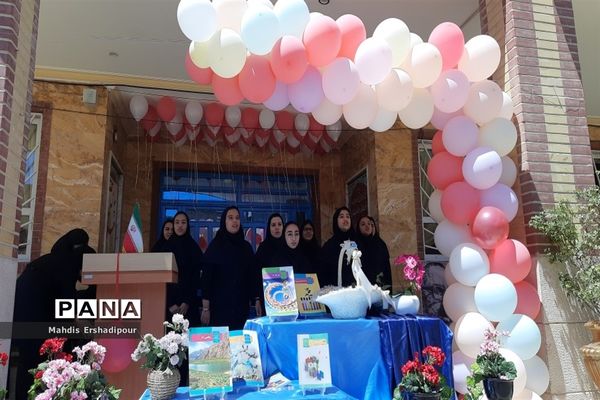 بزرگداشت روز معلم در دبیرستان شاهد کوثر شهرستان رباط‌کریم