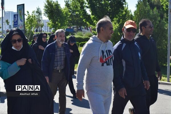 باشکوه‌ترین پیاده‌روی ۲۵۰۰ نفره فرهنگیان شهر تهران