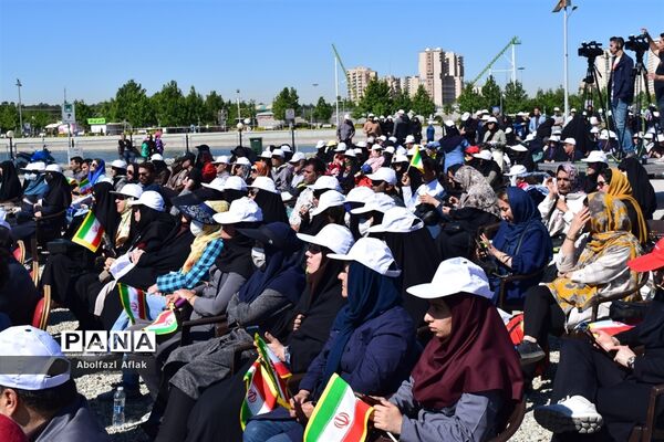 باشکوه‌ترین پیاده‌روی ۲۵۰۰ نفره فرهنگیان شهر تهران