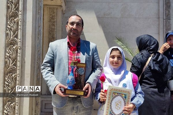 همایش تقدیر ازمراقبین سلامت و دانش‌آموزان  برگزیده در جشنواره  سفیران سلامت دانش‌آموزی
