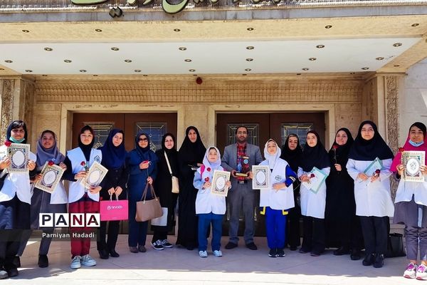 همایش تقدیر ازمراقبین سلامت و دانش‌آموزان  برگزیده در جشنواره  سفیران سلامت دانش‌آموزی