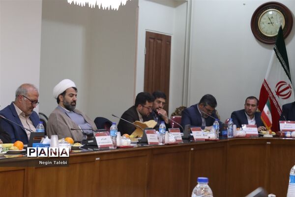 جلسه مشترک شورای معاونان با حضور معاون پرورشی و فرهنگی وزارت آموزش‌و پرورش