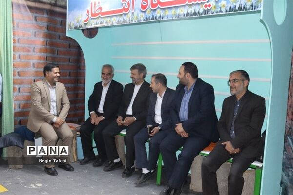 بازدید معاون پرورشی و فرهنگی وزارت آموزش‌ و پرورش از نمایشگاه مفهومی و قرآنی