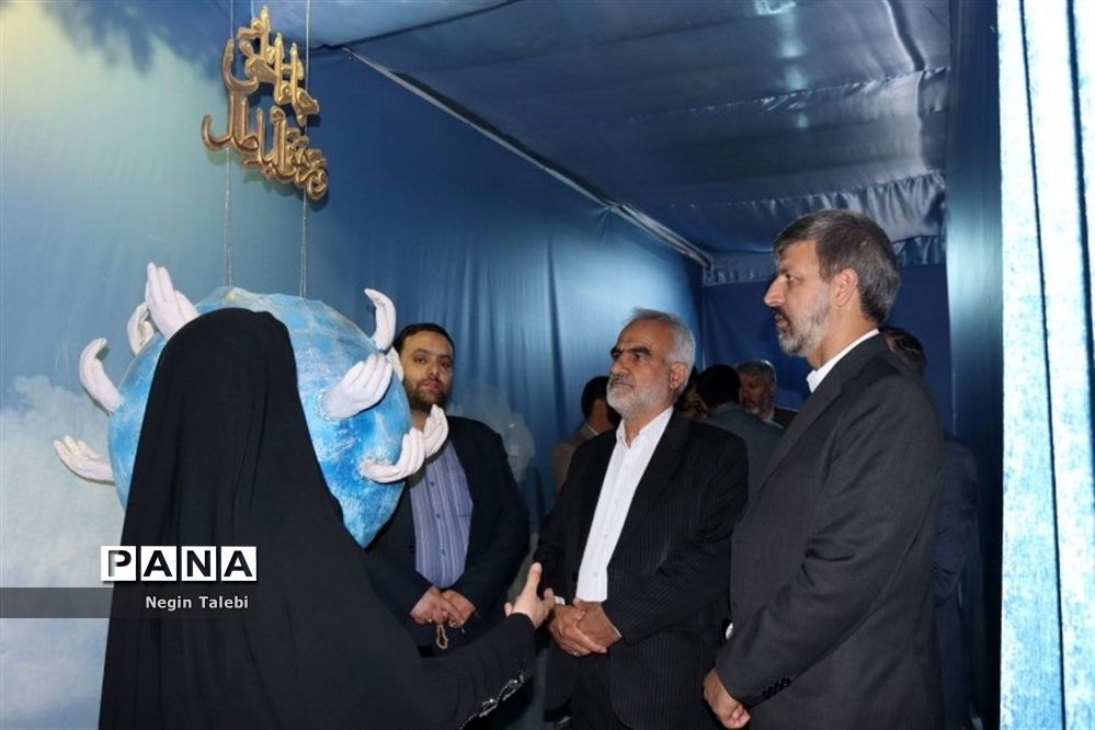 بازدید معاون پرورشی و فرهنگی وزارت آموزش‌ و پرورش از نمایشگاه مفهومی و قرآنی