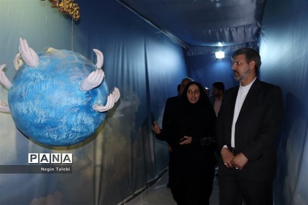 بازدید معاون پرورشی و فرهنگی وزارت آموزش‌ و پرورش از نمایشگاه مفهومی و قرآنی