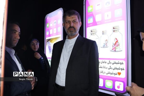 بازدید معاون پرورشی و فرهنگی وزارت آموزش‌ و پرورش از نمایشگاه مفهومی و قرآنی