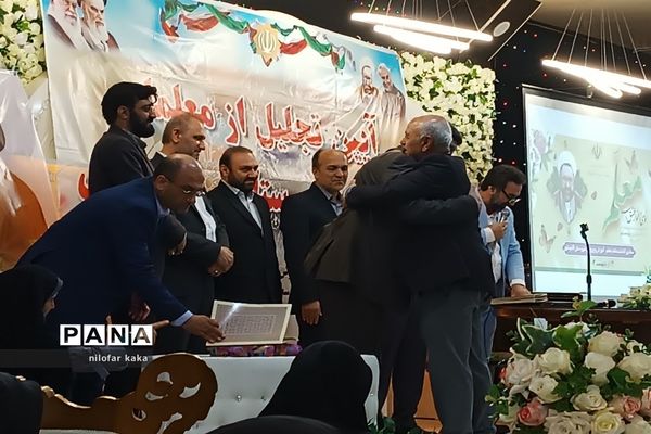 آیین تجلیل از معلمان نمونه شهرستانی و استانی در تالار پذیرایی مهتاب قائمشهر