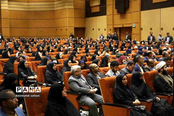 همایش بزرگداشت معلم و آیین تجلیل از معلمان بسیجی