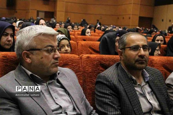 همایش بزرگداشت معلم و آیین تجلیل از معلمان بسیجی