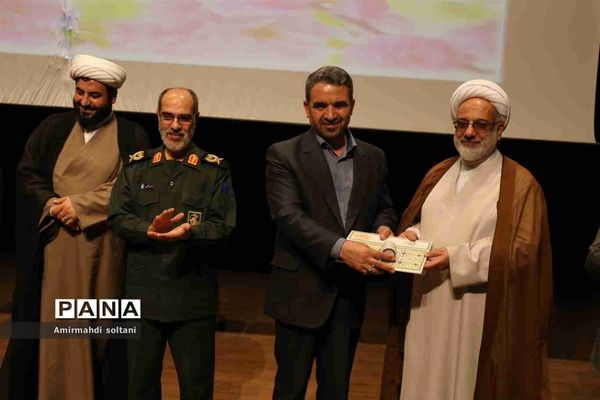 همایش بزرگداشت معلم و آیین تجلیل از معلمان بسیجی