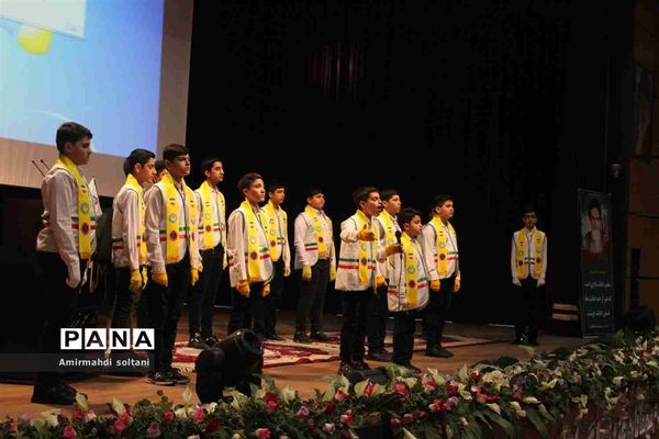 همایش بزرگداشت معلم و آیین تجلیل از معلمان بسیجی