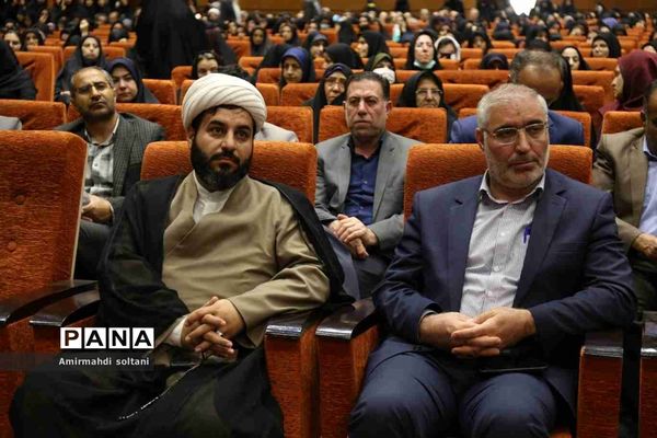 همایش بزرگداشت معلم و آیین تجلیل از معلمان بسیجی