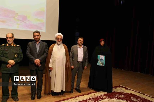 همایش بزرگداشت معلم و آیین تجلیل از معلمان بسیجی