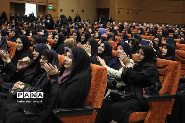 همایش بزرگداشت معلم و آیین تجلیل از معلمان بسیجی