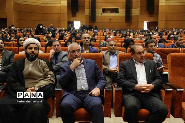 همایش بزرگداشت معلم و آیین تجلیل از معلمان بسیجی