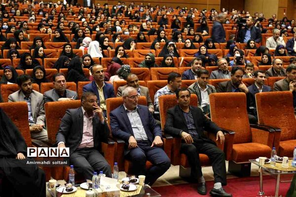 همایش بزرگداشت معلم و آیین تجلیل از معلمان بسیجی