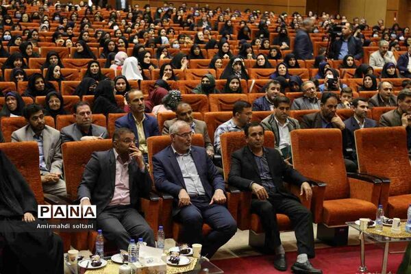 همایش بزرگداشت معلم و آیین تجلیل از معلمان بسیجی