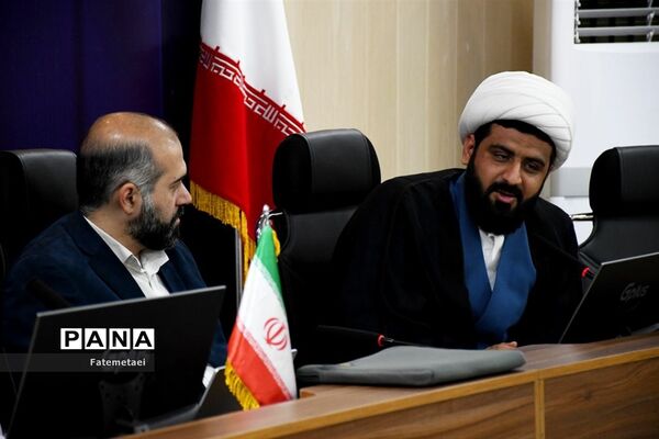 نقد کتاب های درسی توسط اعضای سازمان دانش‌آموزی خوزستان