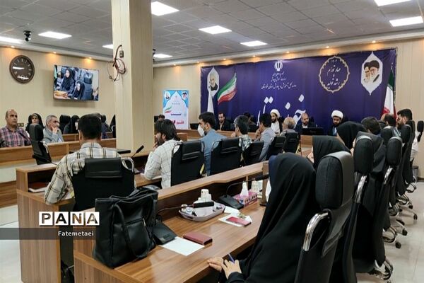 نقد کتاب های درسی توسط اعضای سازمان دانش‌آموزی خوزستان